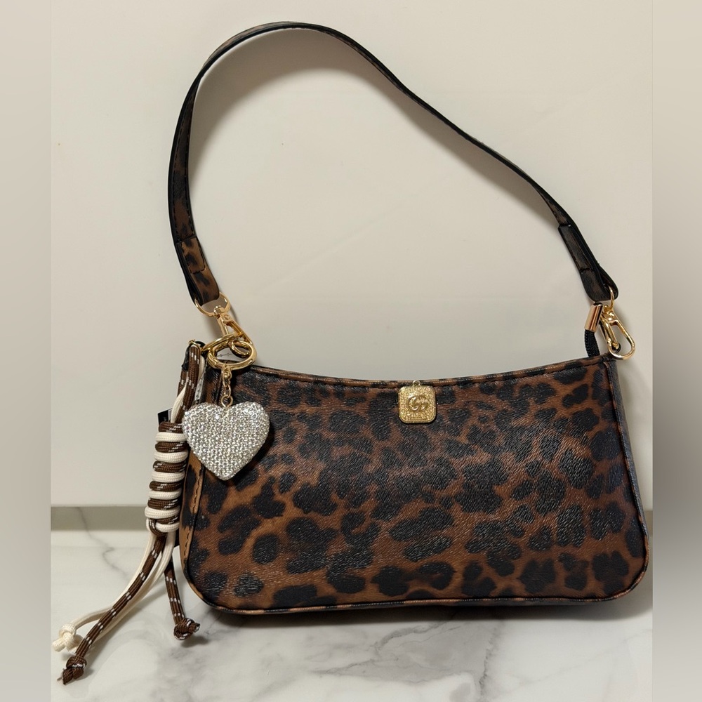 🤎💛Leopard Print Shoulder Bag WITH AN AUTHENTIC GG CHARM🤎💛